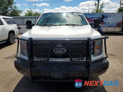 Piąte zdjęcie samochodu w środku: 2023 FORD F150 SUPERCREW VIN:1FTFW1E57PKE69944 - miniatura