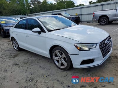 Czwarte zdjęcie samochodu z boku: 2017 AUDI A3 PREMIUM VIN:WAUB8GFFXH1010544 - miniatura