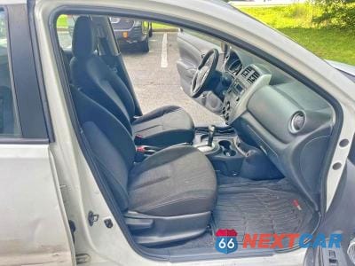 Piąte zdjęcie samochodu w środku: 2018 NISSAN VERSA SV VIN:3N1CN7AP0JL853962 - miniatura