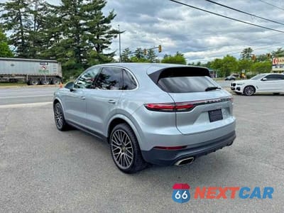 Czwarte zdjęcie samochodu z boku: 2020 PORSCHE CAYENNE VIN:WP1AA2AY3LDA03214 - miniatura