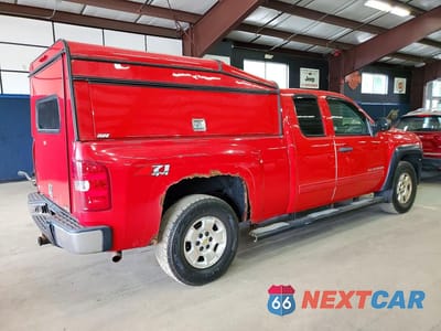 Trzecie zdjęcie samochodu z tyłu: 2010 CHEVROLET SILVERADO K1500 LT VIN:1GCSKSE39AZ170503 - miniatura