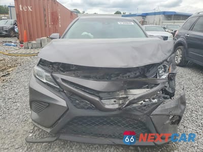 Piąte zdjęcie samochodu w środku: 2018 TOYOTA CAMRY SE VIN:4T1B11HK4JU602195 - miniatura