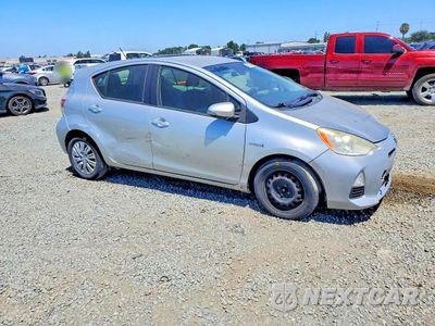 Czwarte zdjęcie samochodu z boku: 2013 TOYOTA PRIUS C VIN:JTDKDTB36D1531483 - miniatura