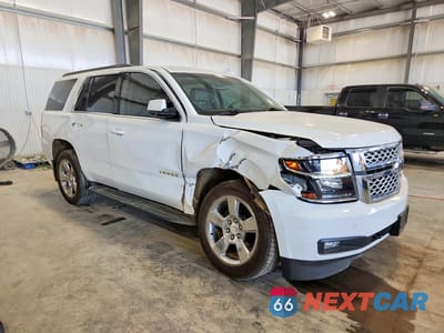 Czwarte zdjęcie samochodu z boku: 2020 CHEVROLET TAHOE K1500 LT VIN:1GNSKBKC7LR108841 - miniatura