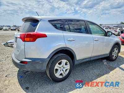Trzecie zdjęcie samochodu z tyłu: 2015 TOYOTA RAV4 LE VIN:JTMZFREV5FJ040995 - miniatura
