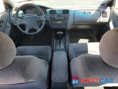 Zdjęcie 8 z 12 samochodu: 2001 HONDA ACCORD LX VIN:1HGCG56431A137625 - miniatura
