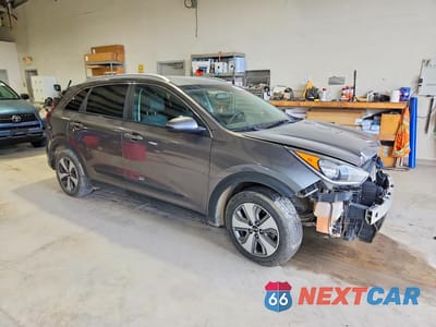 Czwarte zdjęcie samochodu z boku: 2017 KIA NIRO LX VIN:KNDCB3LC6H5064573 - miniatura