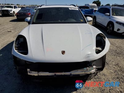 Piąte zdjęcie samochodu w środku: 2018 PORSCHE MACAN S VIN:WP1AB2A53JLB30860 - miniatura