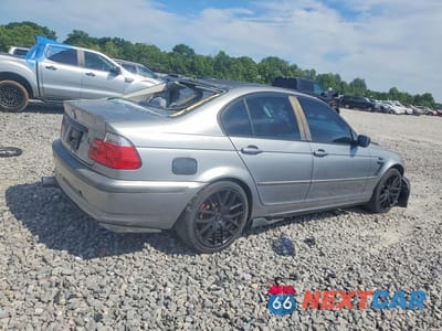 Trzecie zdjęcie samochodu z tyłu: 2005 BMW 325 I VIN:WBAEV334X5KW18362 - miniatura