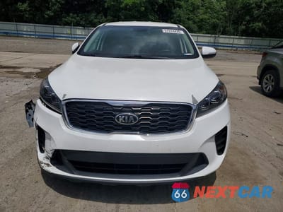 Piąte zdjęcie samochodu w środku: 2019 KIA SORENTO LX VIN:5XYPGDA3XKG526045 - miniatura