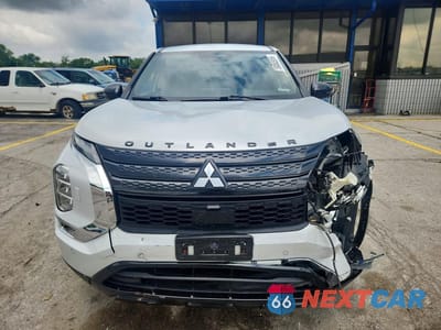 Piąte zdjęcie samochodu w środku: 2023 MITSUBISHI OUTLANDER SE VIN:JA4J4UA82PZ030914 - miniatura