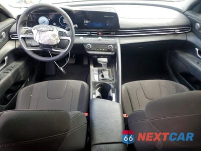 Zdjęcie 8 z 12 samochodu: 2025 HYUNDAI ELANTRA SEL CONVENIENCE VIN:KMHLS4DG4SU902048 - miniatura