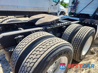 Zdjęcie 6 z 10 samochodu: 2016 VOLVO VNL SEMI TRUCK VIN:4V4NC9EG8GN974902 - miniatura