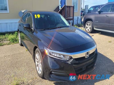 Drugie zdjęcie samochodu z przodu: 2019 HONDA ACCORD LX VIN:1HGCV1F15KA045082 - miniatura