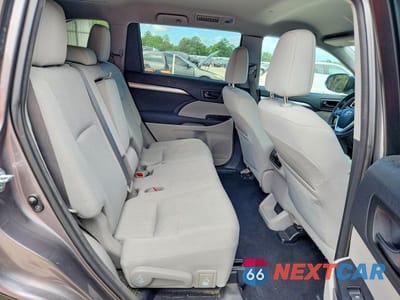 Zdjęcie 10 z 13 samochodu: 2016 TOYOTA HIGHLANDER LE VIN:5TDZKRFH7GS174318 - miniatura