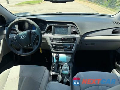 Zdjęcie 9 z 10 samochodu: 2016 HYUNDAI SONATA SE VIN:5NPE24AF7GH265764 - miniatura