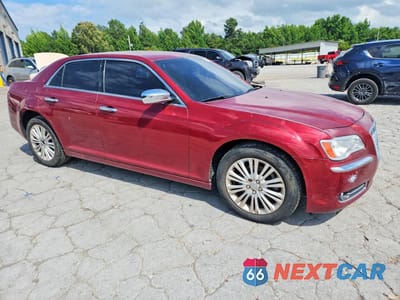 Czwarte zdjęcie samochodu z boku: 2014 CHRYSLER 300C VIN:2C3CCAKT9EH170057 - miniatura