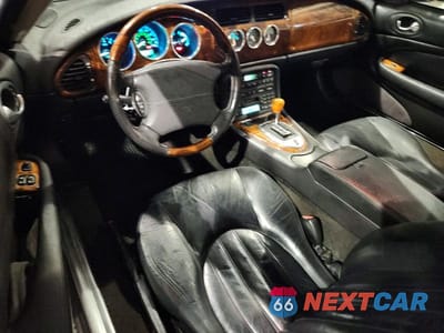 Zdjęcie 8 z 12 samochodu: 2004 JAGUAR XK8 VIN:SAJDA42C142A37702 - miniatura