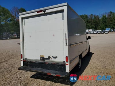 Trzecie zdjęcie samochodu z tyłu: 2020 GMC SAVANA BOX TRUCK VIN:1GD07RFP0L1180045 - miniatura