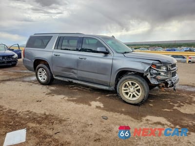 Czwarte zdjęcie samochodu z boku: 2020 CHEVROLET SUBURBAN C1500 LT VIN:1GNSCHKC6LR301644 - miniatura