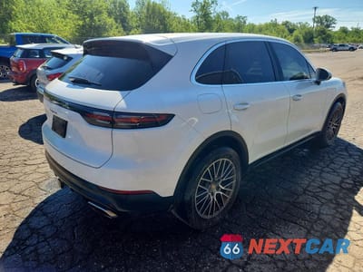 Trzecie zdjęcie samochodu z tyłu: 2019 PORSCHE CAYENNE VIN:WP1AA2AY6KDA10818 - miniatura