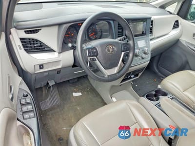 Zdjęcie 8 z 13 samochodu: 2017 TOYOTA SIENNA LE VIN:5TDKZ3DC9HS831798 - miniatura