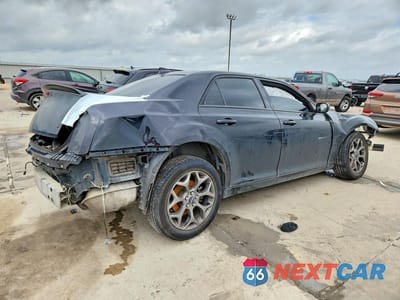 Czwarte zdjęcie samochodu z boku: 2016 CHRYSLER 300 S VIN:2C3CCAGGXGH136093 - miniatura