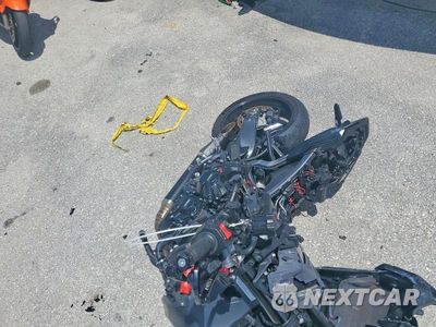 Piąte zdjęcie samochodu w środku: 2025 YAMAHA MT09 VIN:JYARN94E3SA002241 - miniatura