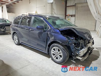 Czwarte zdjęcie samochodu z boku: 2025 TOYOTA SIENNA XLE 7-PASSENGER VIN:5TDJSKFC3SS167951 - miniatura