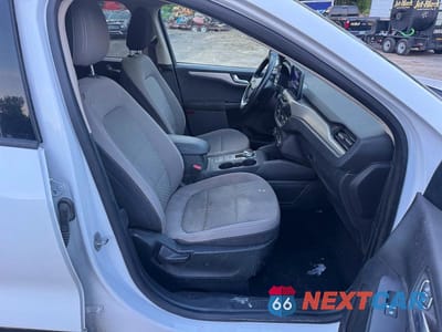 Piąte zdjęcie samochodu w środku: 2020 FORD ESCAPE SE VIN:1FMCU9G61LUC28078 - miniatura