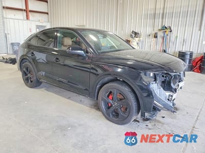 Czwarte zdjęcie samochodu z boku: 2021 AUDI Q5 SPORTBACK PREMIUM PLUS VIN:WA15AAFY5M2115106 - miniatura