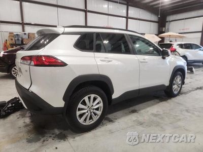 Trzecie zdjęcie samochodu z tyłu: 2024 TOYOTA COROLLA CROSS LE VIN:7MUCAAAGXRV084842 - miniatura