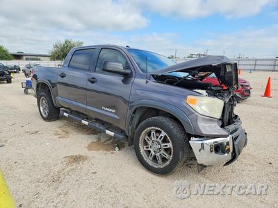 Czwarte zdjęcie samochodu z boku: 2017 TOYOTA TUNDRA CREWMAX SR5 VIN:5TFEM5F12HX116651 - miniatura
