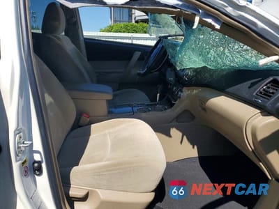 Zdjęcie 7 z 11 samochodu: 2012 TOYOTA HIGHLANDER BASE VIN:5TDBK3EH1CS136156 - miniatura