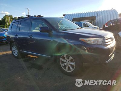 Czwarte zdjęcie samochodu z boku: 2013 TOYOTA HIGHLANDER BASE VIN:5TDBK3EHXDS212409 - miniatura