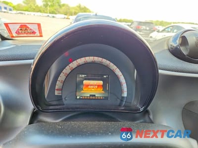 Zdjęcie 9 z 12 samochodu: 2017 SMART FORTWO VIN:WMEFJ5DA9HK194665 - miniatura