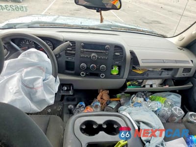 Zdjęcie 8 z 12 samochodu: 2010 CHEVROLET SILVERADO K1500 LS VIN:1GCSKREAXAZ176088 - miniatura