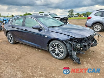 Czwarte zdjęcie samochodu z boku: 2018 BUICK REGAL PREFERRED II VIN:W04GM6SX1J1097280 - miniatura