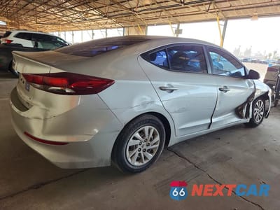 Trzecie zdjęcie samochodu z tyłu: 2018 HYUNDAI ELANTRA SE VIN:5NPD74LF3JH219155 - miniatura