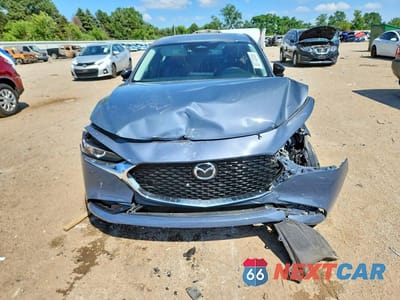 Piąte zdjęcie samochodu w środku: 2025 MAZDA 3 PREFERRED VIN:3MZBPBCM3SM475878 - miniatura
