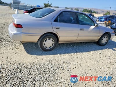 Trzecie zdjęcie samochodu z tyłu: 1999 TOYOTA CAMRY CE VIN:4T1BG22K0XU444959 - miniatura