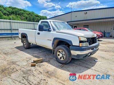Czwarte zdjęcie samochodu z boku: 2006 CHEVROLET SILVERADO K2500 HEAVY DUTY VIN:1GCHK24U26E147101 - miniatura