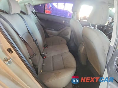 Zdjęcie 10 z 12 samochodu: 2014 KIA FORTE LX VIN:KNAFK4A62E5114247 - miniatura
