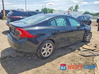 Trzecie zdjęcie samochodu z tyłu: 2015 VOLVO S60 VIN:YV140MFJ6F1353624 - miniatura