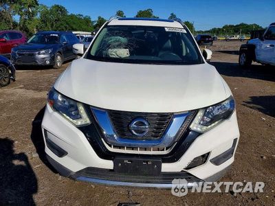 Piąte zdjęcie samochodu w środku: 2017 NISSAN ROGUE SV VIN:5N1AT2MV1HC821045 - miniatura