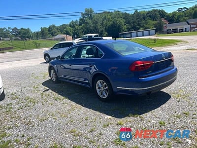 Trzecie zdjęcie samochodu z tyłu: 2016 VOLKSWAGEN PASSAT S VIN:1VWAS7A38GC019000 - miniatura
