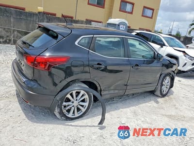 Trzecie zdjęcie samochodu z tyłu: 2018 NISSAN ROGUE SPORT S VIN:JN1BJ1CP4JW102052 - miniatura