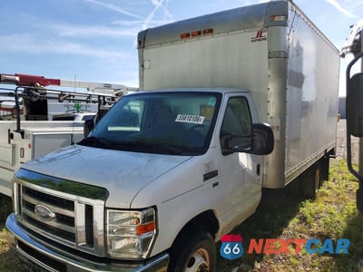 2013 FORD ECONOLINE E350 SUPER DUTY CUTAWAY VAN 1FDWE3FL0DDA05708 - główne zdjęcie licytacji z USA - miniatura