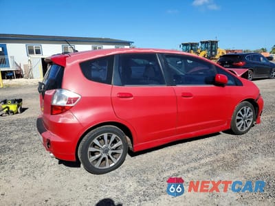 Trzecie zdjęcie samochodu z tyłu: 2013 HONDA FIT SPORT VIN:JHMGE8H53DC036525 - miniatura