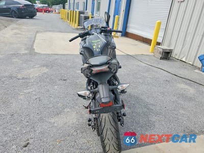Czwarte zdjęcie samochodu z boku: 2019 KAWASAKI EX650 F VIN:JKAEXEK12KDA32977 - miniatura